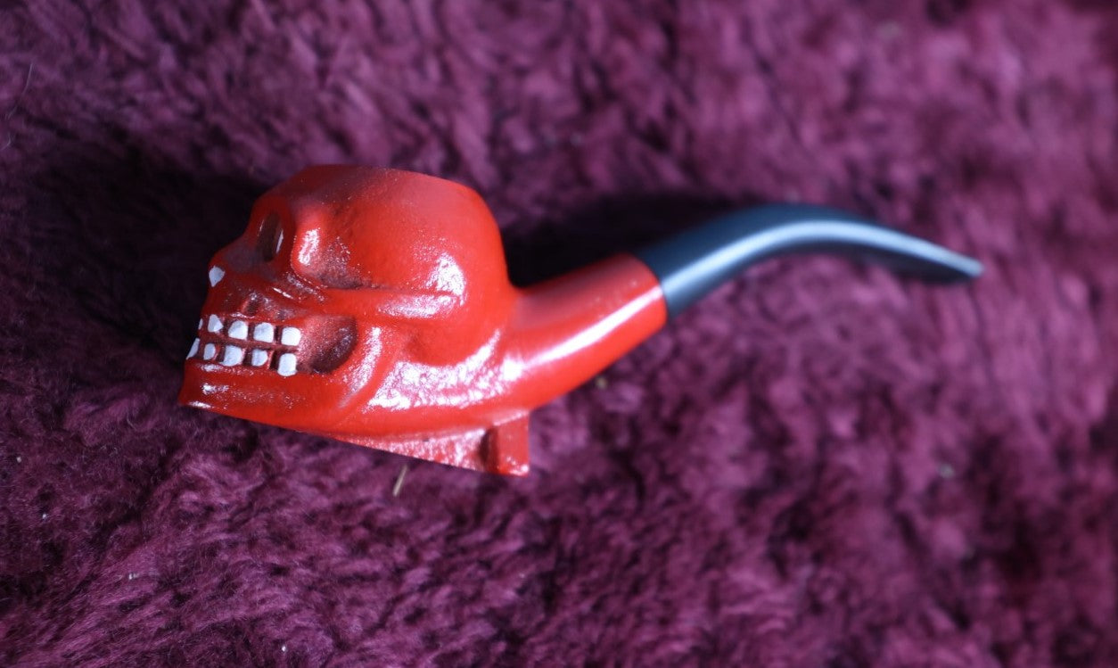 Lot 054 - Vintage Hand Carved Red Skull Briarwood Pipe