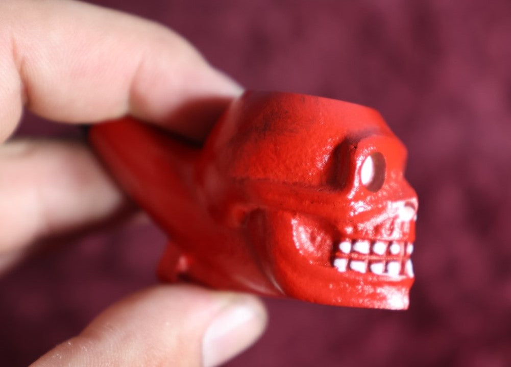 Lot 054 - Vintage Hand Carved Red Skull Briarwood Pipe