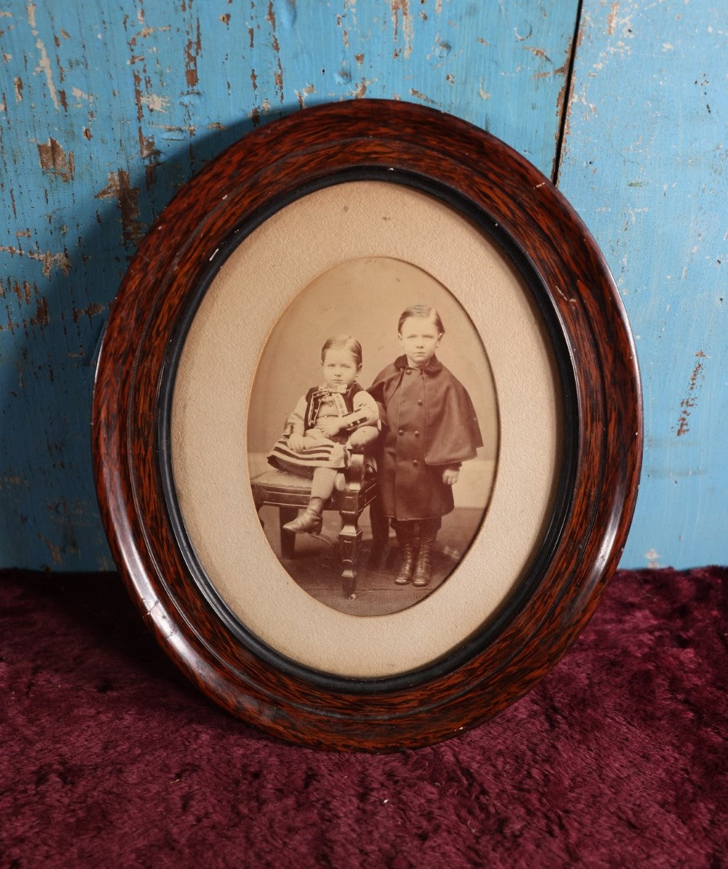 Lot 080 - Antique Oval Framed Photo Of Two Young Boys, Behind Glass