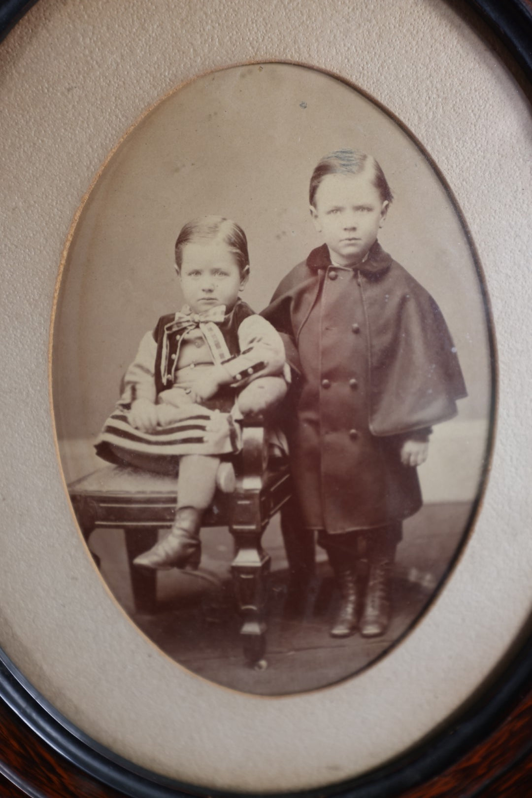 Lot 080 - Antique Oval Framed Photo Of Two Young Boys, Behind Glass