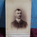 Lot 090 - Antique Cabinet Card Photograph Of Young Man With Tie Tack With "E" - Fellows Photographers, White River Junction, Vermont