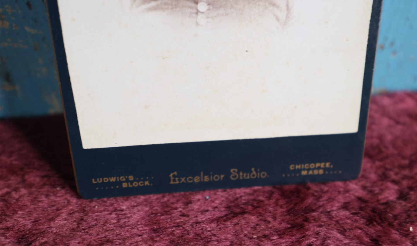 Lot 092 - Antique Cabinet Card Photo Of Woman With Little To No Neck, Photographed By Excelsior Studio, Ludwigs Block, Chicopee, Massachusetts