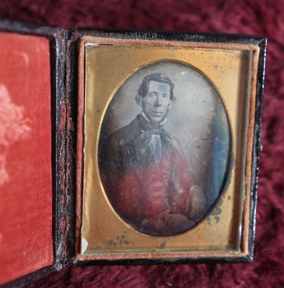 Lot 129 - Antique Cased Daguerreotype Of Young Man, 1/9Th Plate, Complete Leatherette Union Case, Repaired Hinge