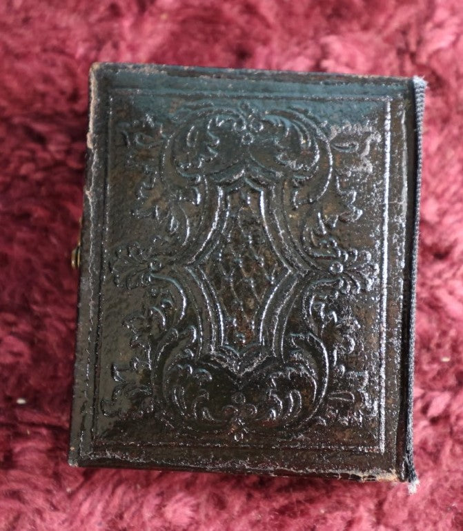 Lot 129 - Antique Cased Daguerreotype Of Young Man, 1/9Th Plate, Complete Leatherette Union Case, Repaired Hinge