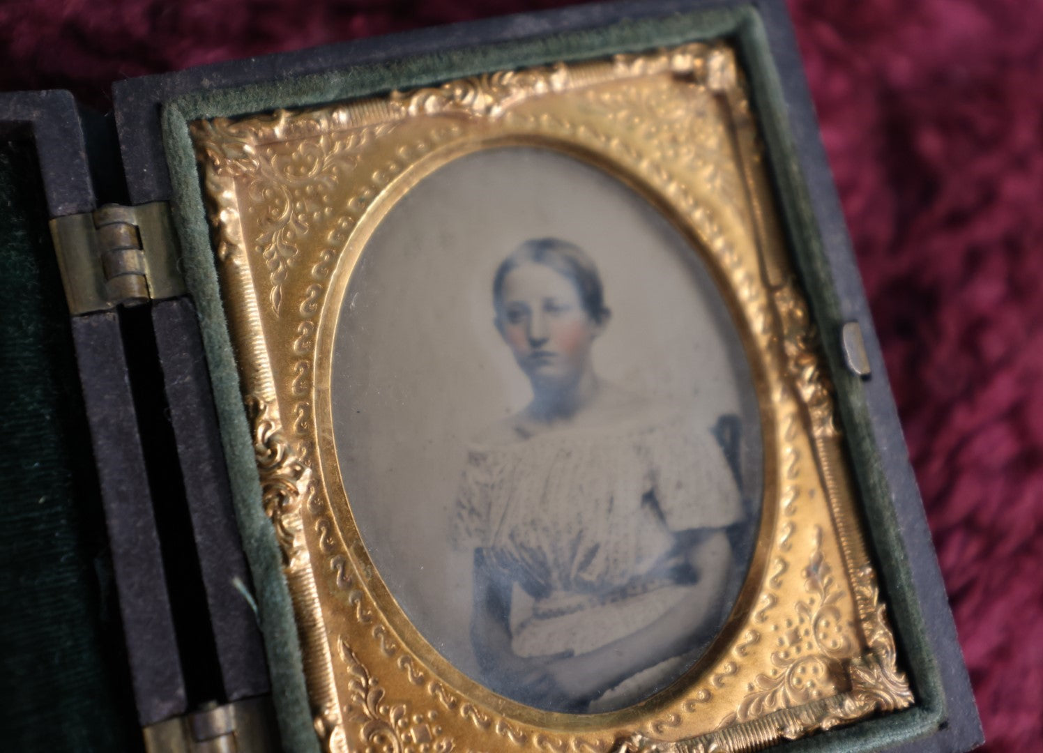 Lot 163 - 1/9Th Plate Ambrtoype Of Young Woman In Thermoplastic Case, Green Pillow, Pears On Case