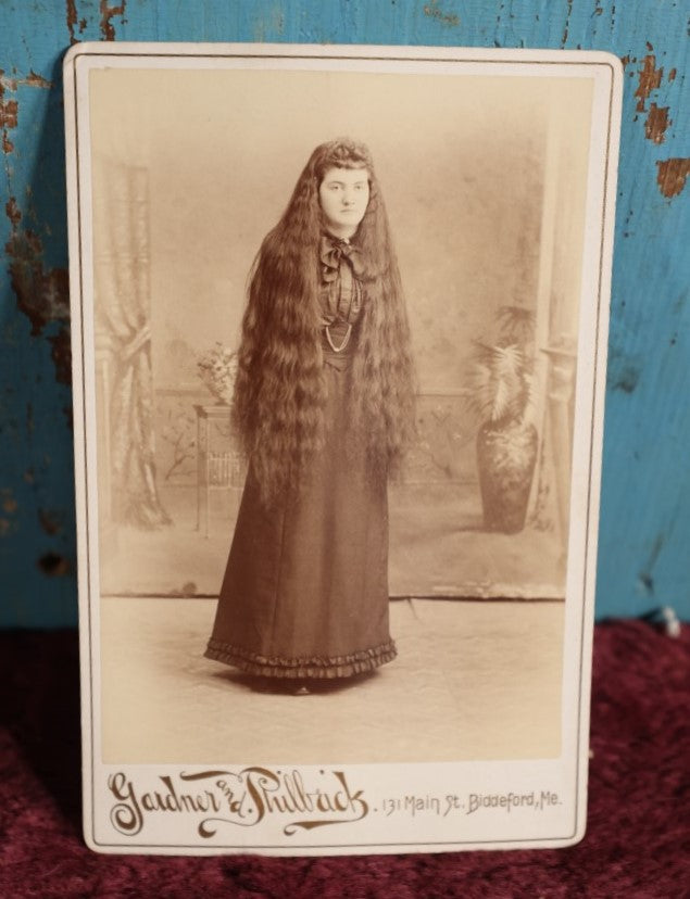 Lot 071 - Antique Cabinet Card Photo Of Woman With Incredibly Long, Dark Hair, Gardner And Pullback Photographers, Biddeford, Maine