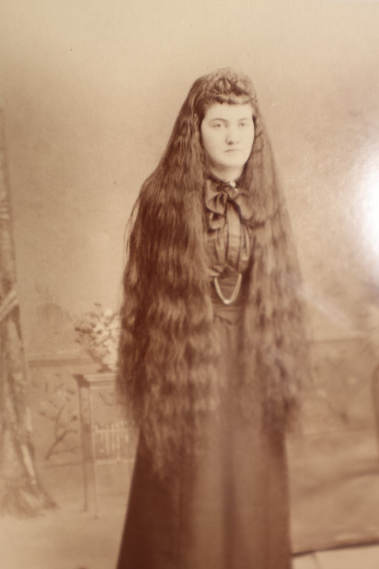 Lot 071 - Antique Cabinet Card Photo Of Woman With Incredibly Long, Dark Hair, Gardner And Pullback Photographers, Biddeford, Maine