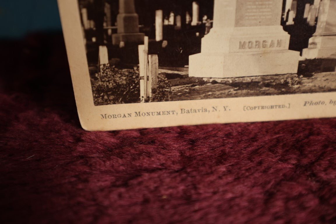 Lot 073 - Antique Cabinet Card Photograph Of Cemetery, Morgan Monument, Batavia, New York, Photo By C.W. Tallman, Monument To William Morgan, Who Was Presumed Murdered By Freemasons