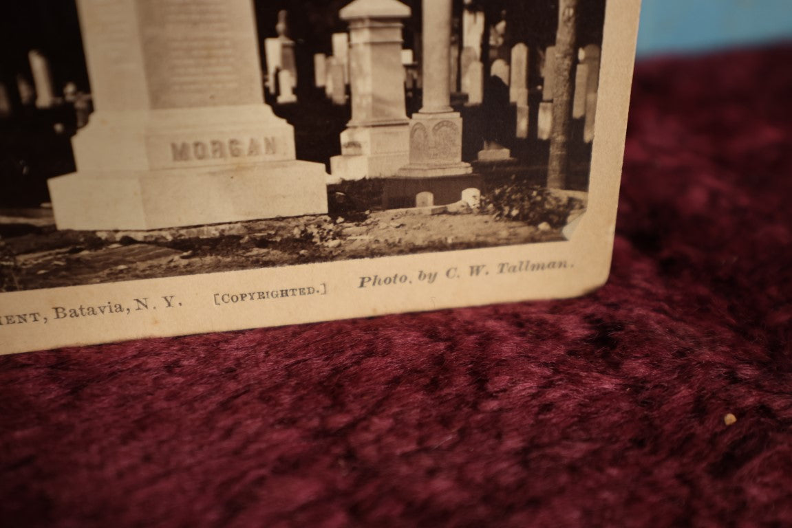 Lot 073 - Antique Cabinet Card Photograph Of Cemetery, Morgan Monument, Batavia, New York, Photo By C.W. Tallman, Monument To William Morgan, Who Was Presumed Murdered By Freemasons