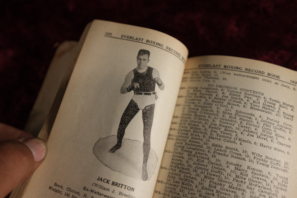 Lot 091 - Everlast Boxing Record For 1924, Edited By Robert Ripley, Published B Everlast Sport Publishing Co., New York