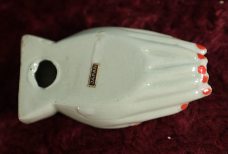 Lot 102 - Small Porcelain Hands Ashtray, Made In Japan