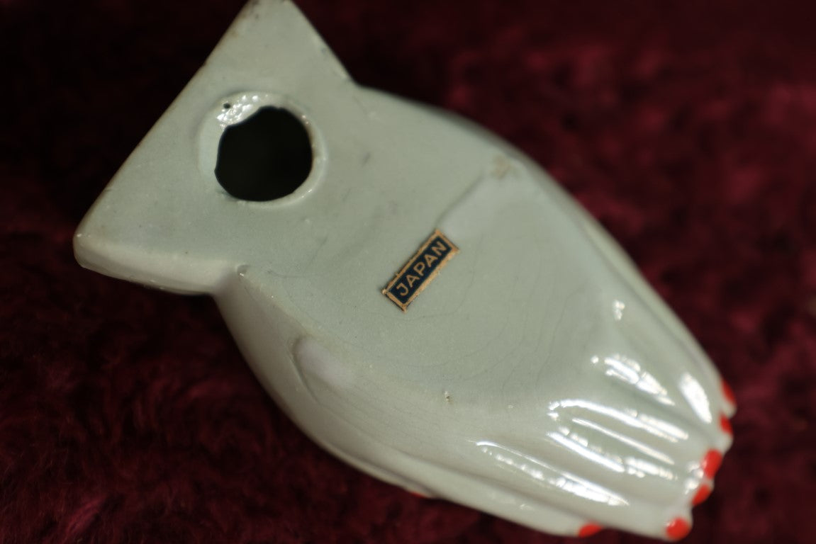 Lot 102 - Small Porcelain Hands Ashtray, Made In Japan