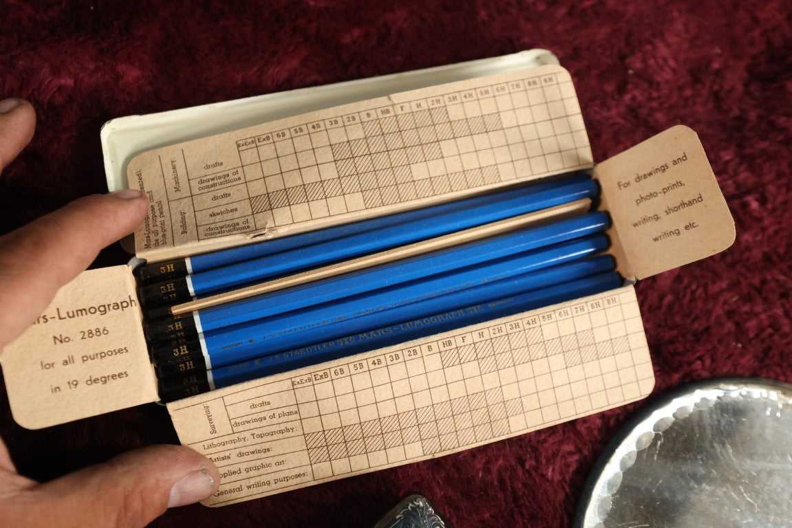 Lot 111 - Vintage New Old Stock Mars Staedtler Mars-Lumograph No. 2886 Pencils, Made In Germany, Eight Pencils And Tin