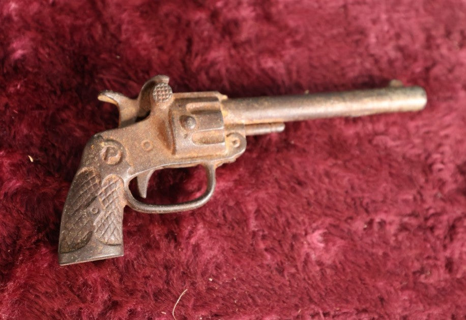 Lot 113 - Vintage Cast Iron Cap Gun, "P' Mark