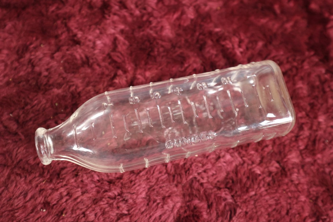 Lot 133 - Antique 8 Ounce Clear Glass Baby Bottle With Embossed Cat And Kittens