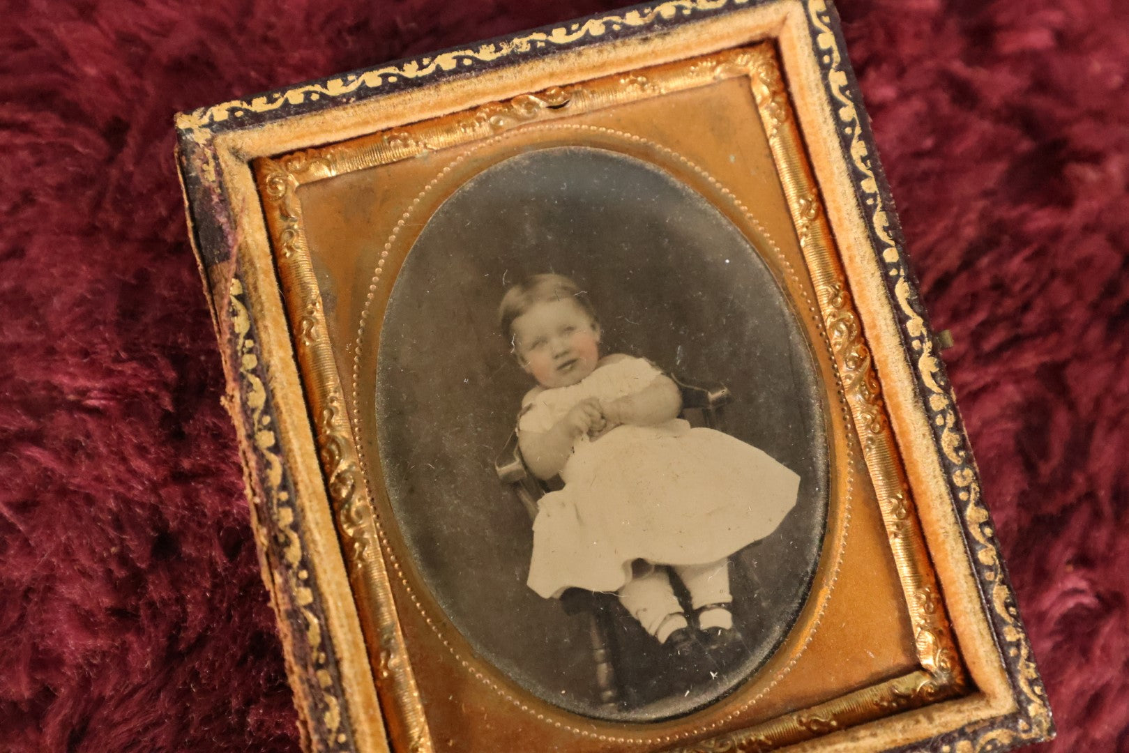 Lot 031 - Antique 1/9th Plate Ambrotype Photograph Of Cheeky Baby, Motion Blur On Face, Clasping Hands, Partial Leatherette Union Case