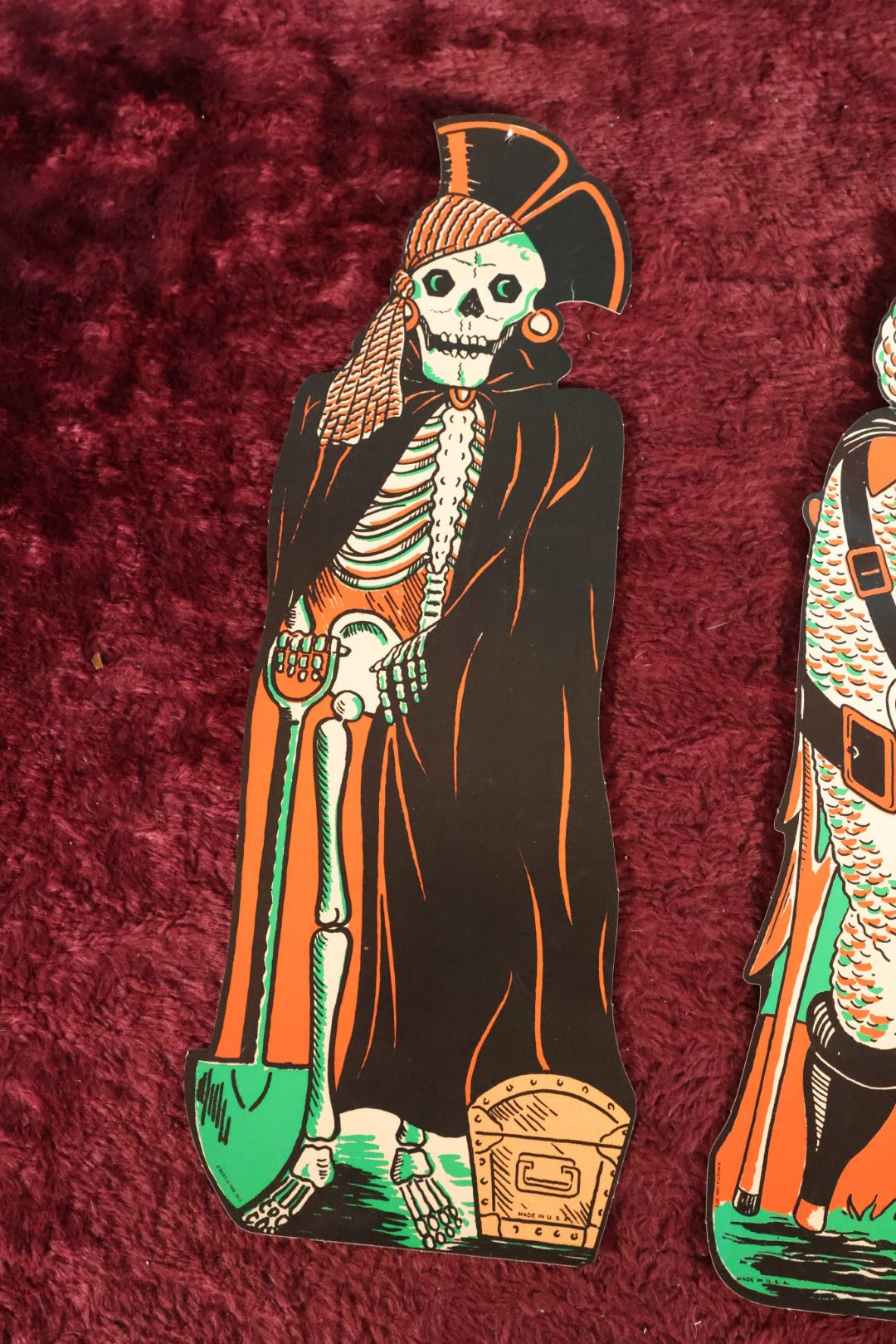 Lot 037 - Pair Of Modern 2012 Beistle Halloween Decoration Reproductions, Owl And Skeleton Pirates