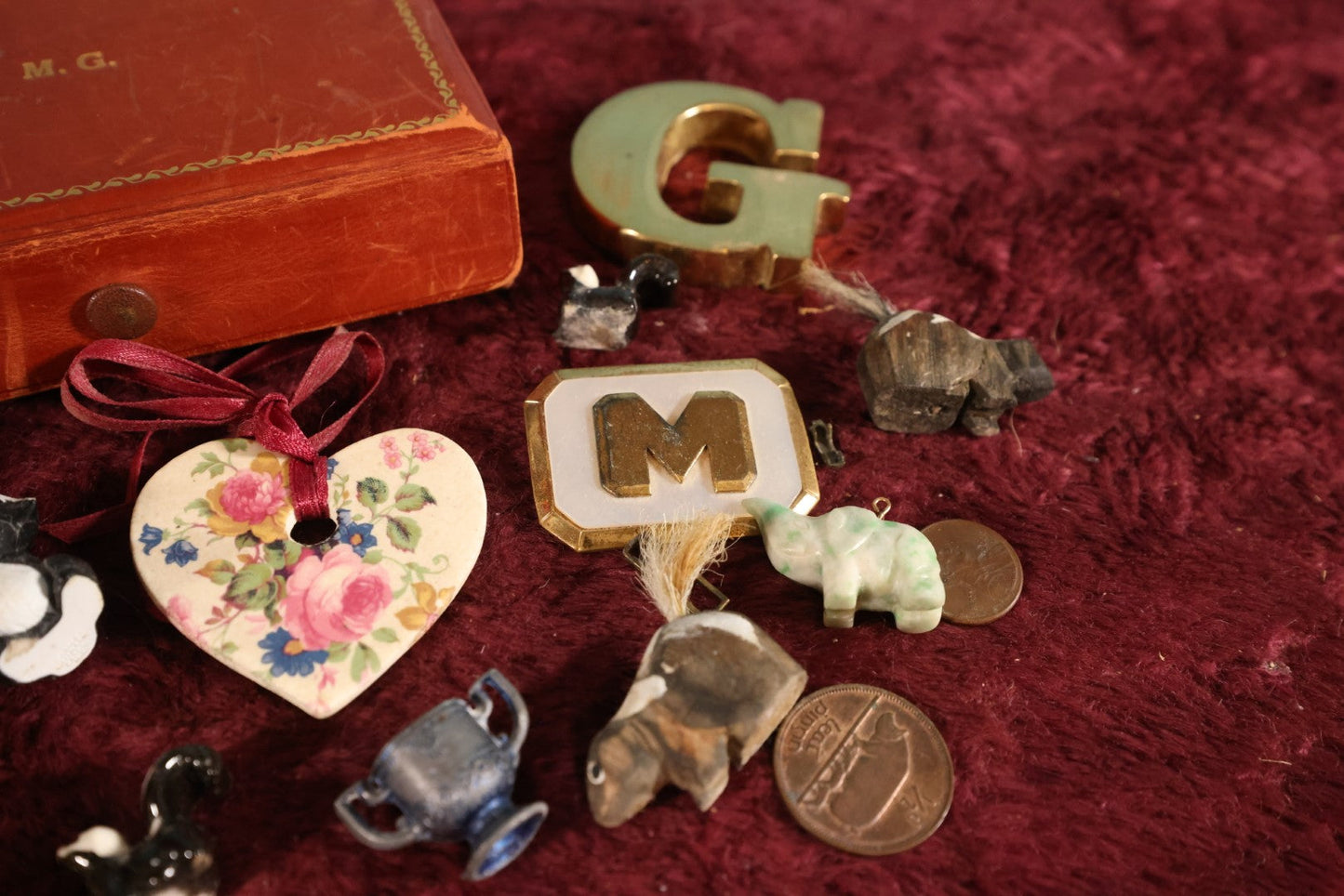 Lot 041 - Miscellaneous Smalls Discovery "Junk Drawer" Lot In Leather Box Marked M.G., Skunks, Coins, And More