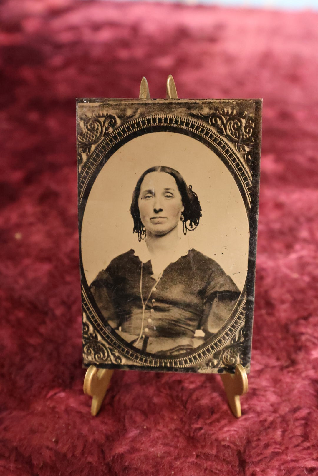 Lot 099 - Tintype - Copy Of A Daguerreotype Of Woman With Mat