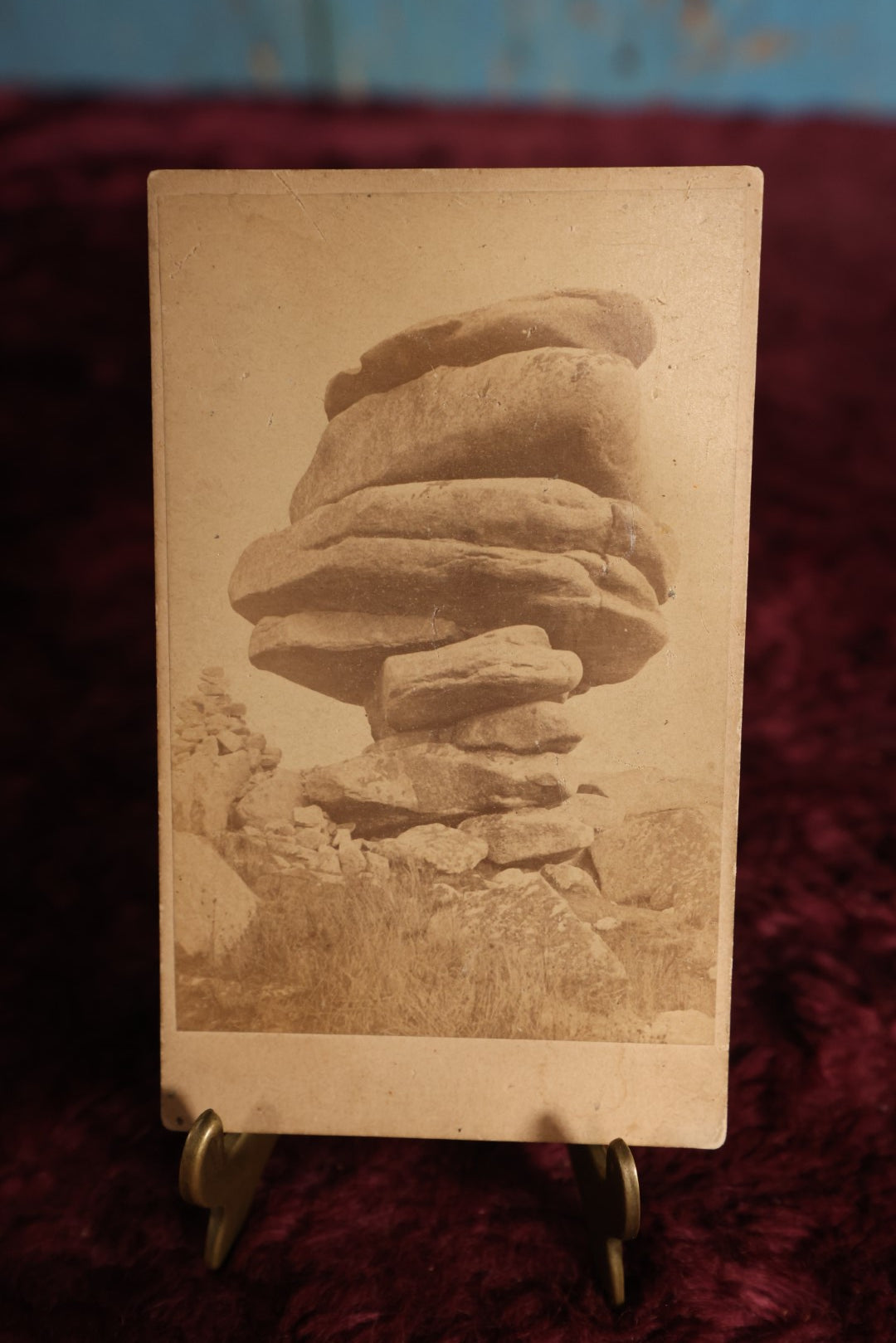 Lot 125 - Cart De Viste (CDV) - Unusual Photo Of Stack Of Rocks, Cairn, Pencil Name On Back