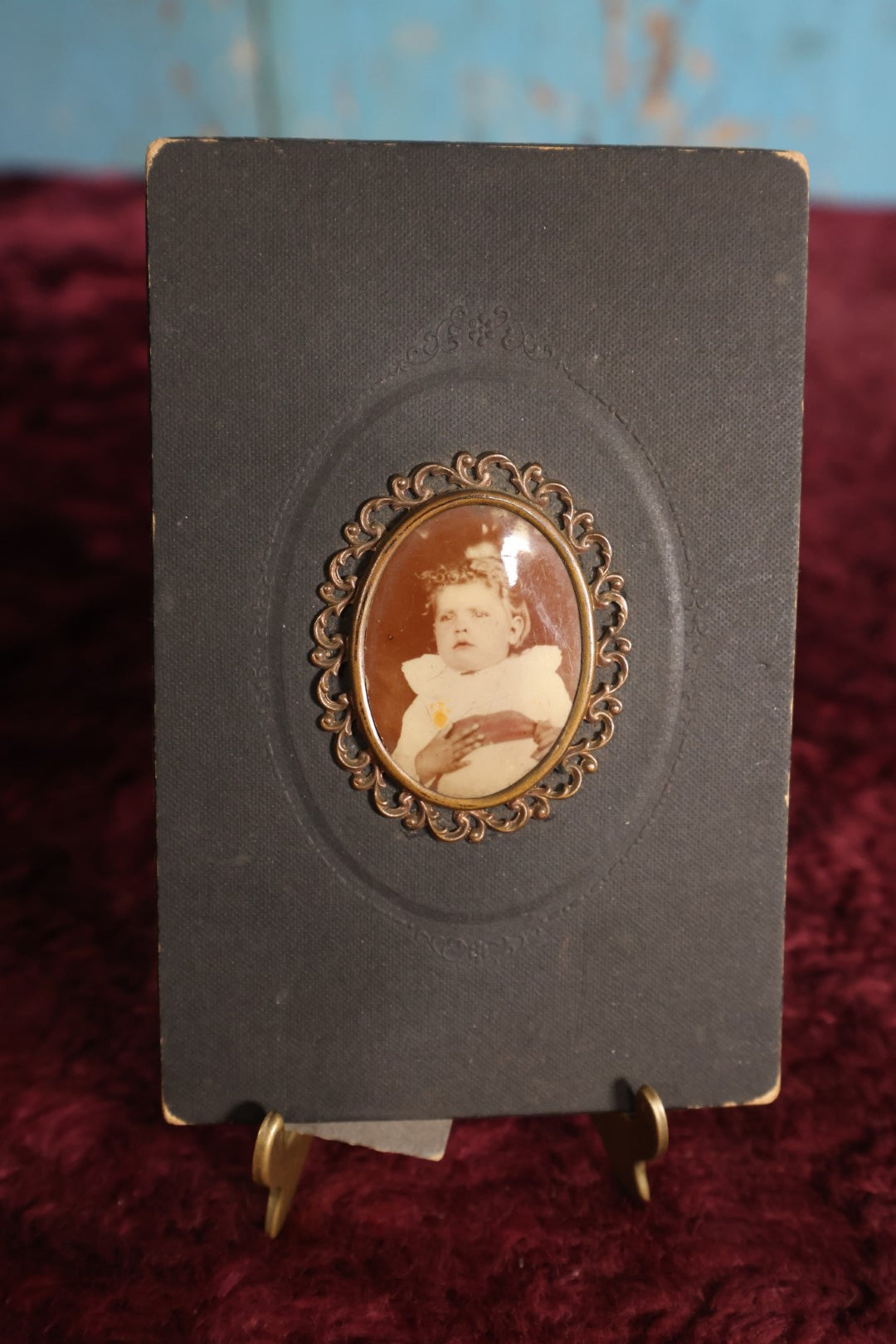 Lot 139 - Small Photo Button In Metal Frame Mounted To Board With Kickstand, Small Baby With Blonde Curly Hair, Identified As Aunt Zena