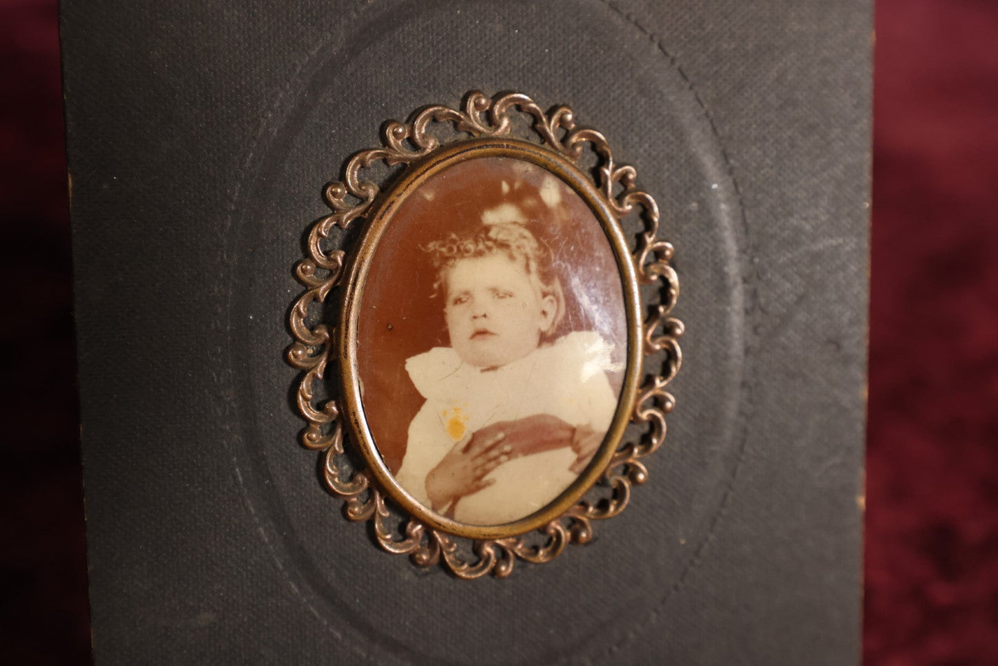 Lot 139 - Small Photo Button In Metal Frame Mounted To Board With Kickstand, Small Baby With Blonde Curly Hair, Identified As Aunt Zena