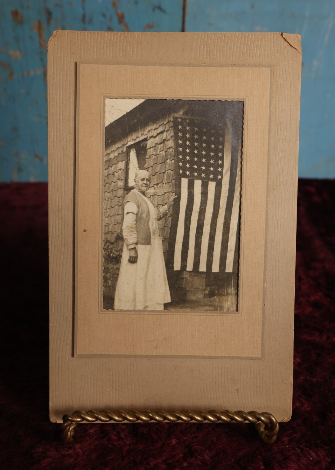 Lot 158 - Antique Mounted Photo Of Old Woman Proudly Showing 48 Star Flag