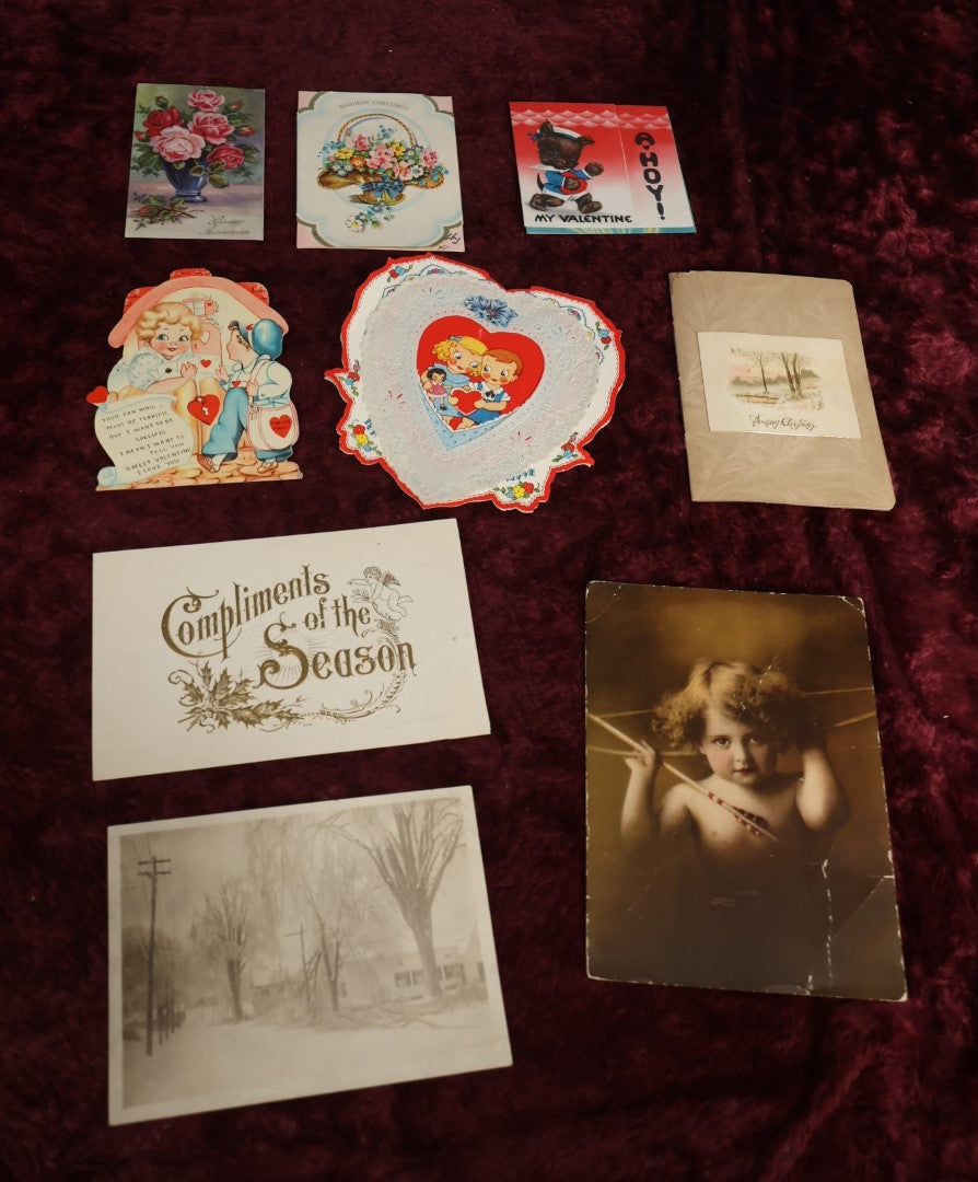 Lot 134 - Ephemera Lot - Nine Piece Holiday Grouping Including Valentines, Christmas Booklet, Snowy Photo, And More