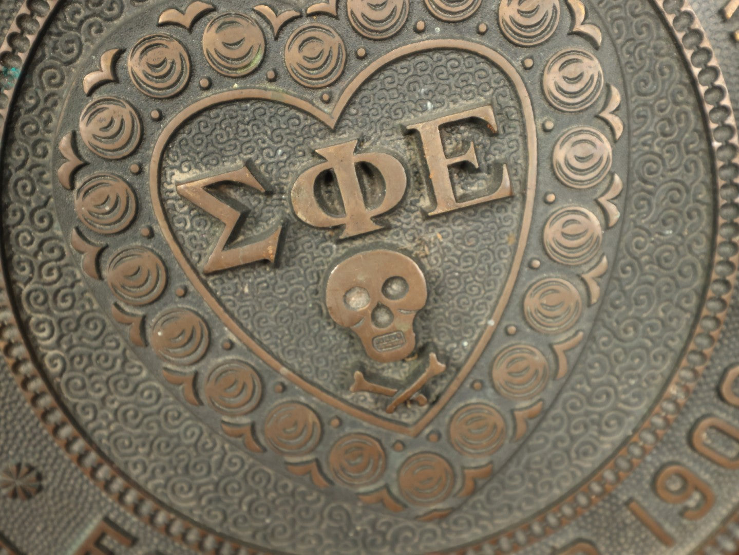 Lot 002 - Antique Cast Metal Sigma Phi Epsilon Fraternity Cast Metal Plaque With Skull And Crossbones, Founded A.D. 1900