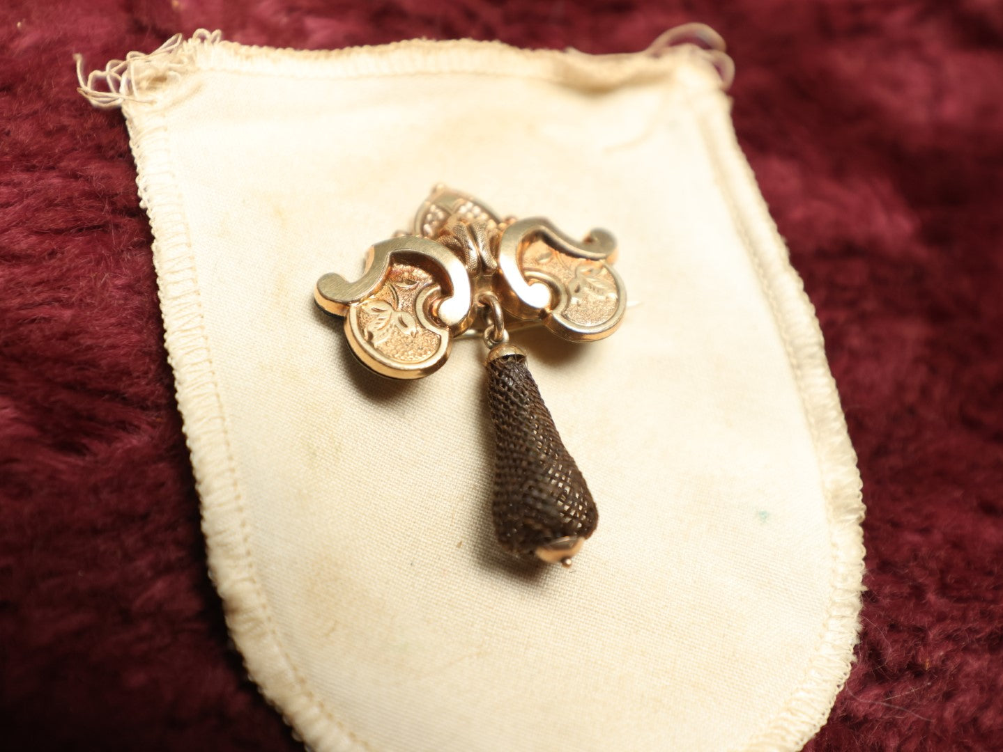 Lot 005 - Ornate Gold Toned Antique Victorian Brooch With Human Hair Work Art Dangly, Pin Back, Leaf Design