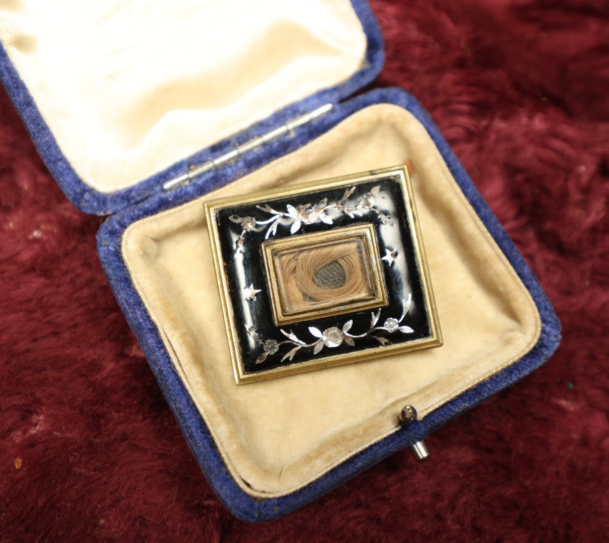 Lot 006 - Antique Victorian Brooch With Inlay And Human Hair Lock Under Glass Window, Pinback