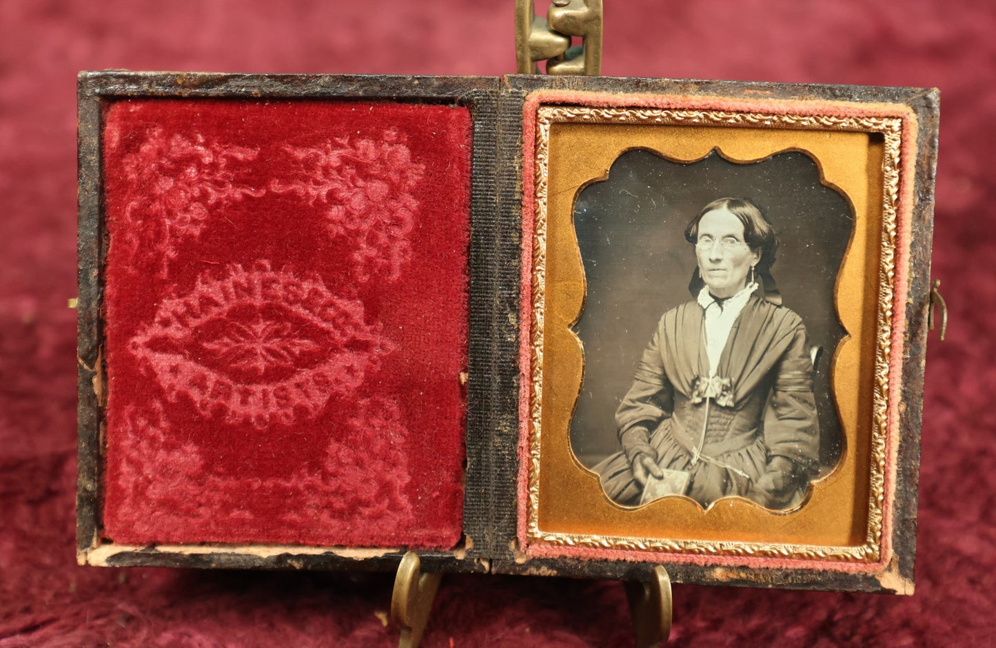 Lot 022 - Antique 1/9th Plate Daguerreotype Of Old Woman In Glasses, Wearing Gloves And Holding A Book, Case Pillow Says Haines & Co. Artists, Full Case, Worn Hinge