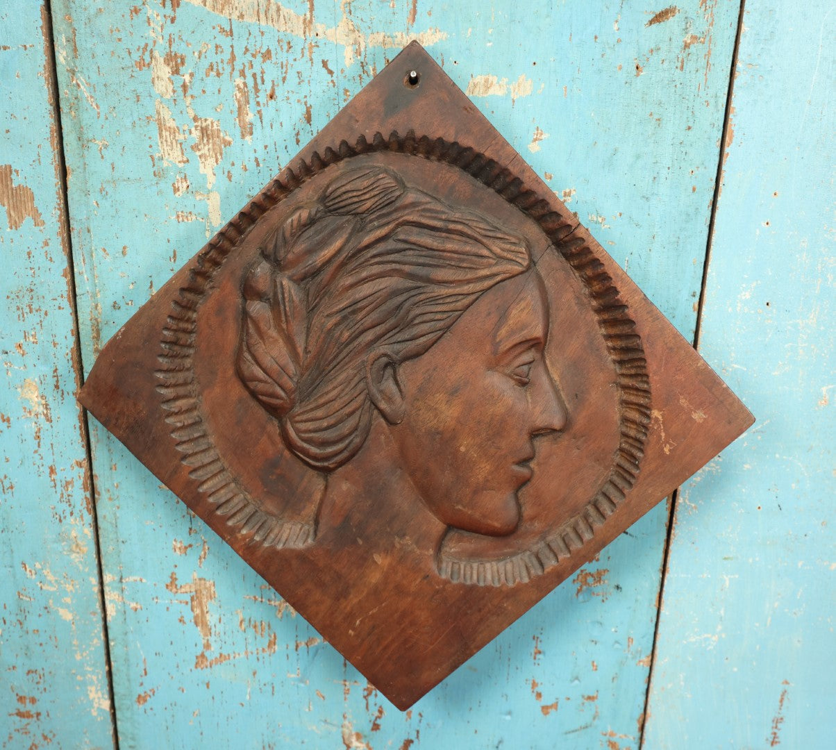 Lot 041 - Antique Folk Art Carved Wood Woman In Profile Wall Hanger Artwork