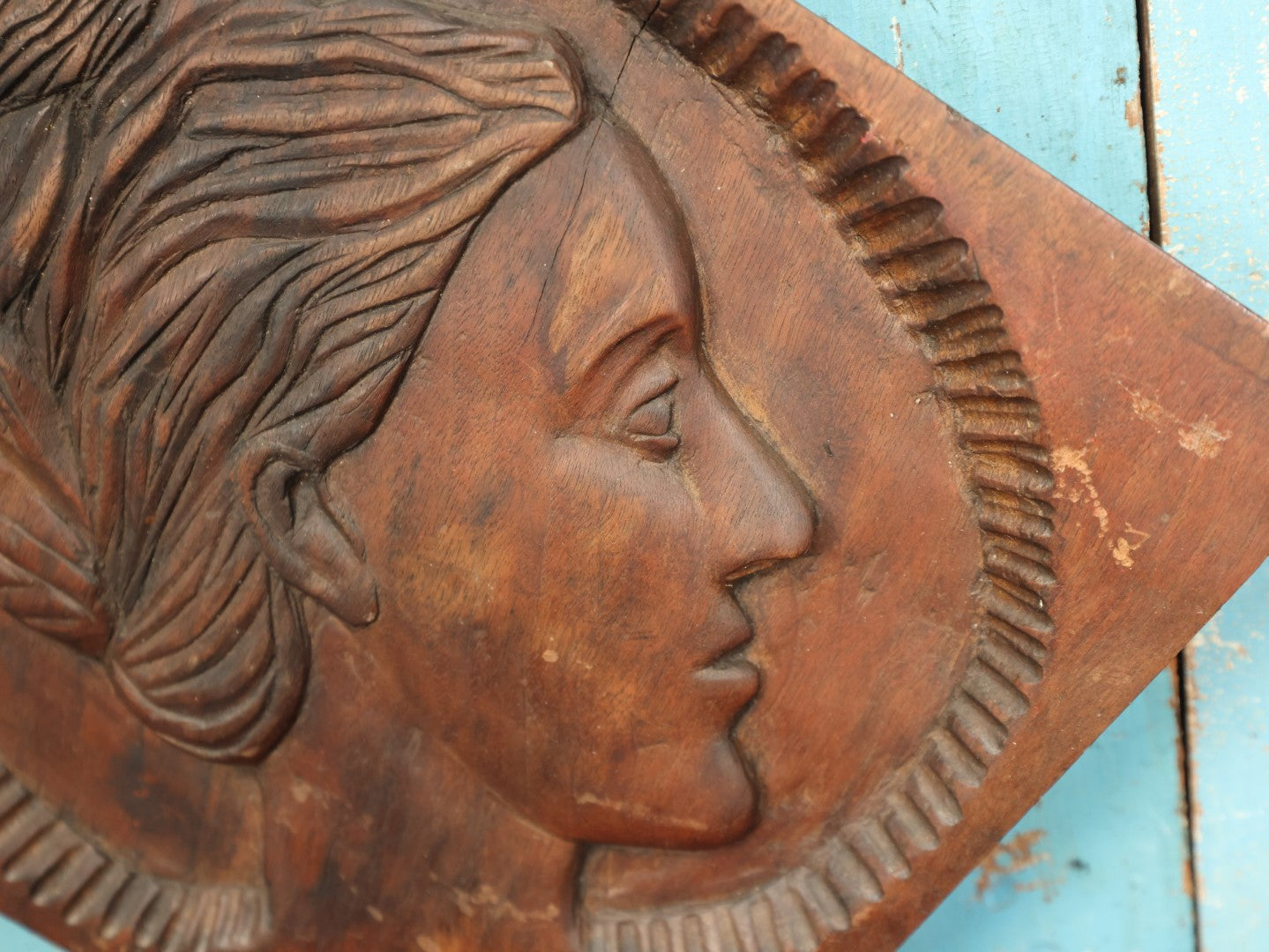 Lot 041 - Antique Folk Art Carved Wood Woman In Profile Wall Hanger Artwork