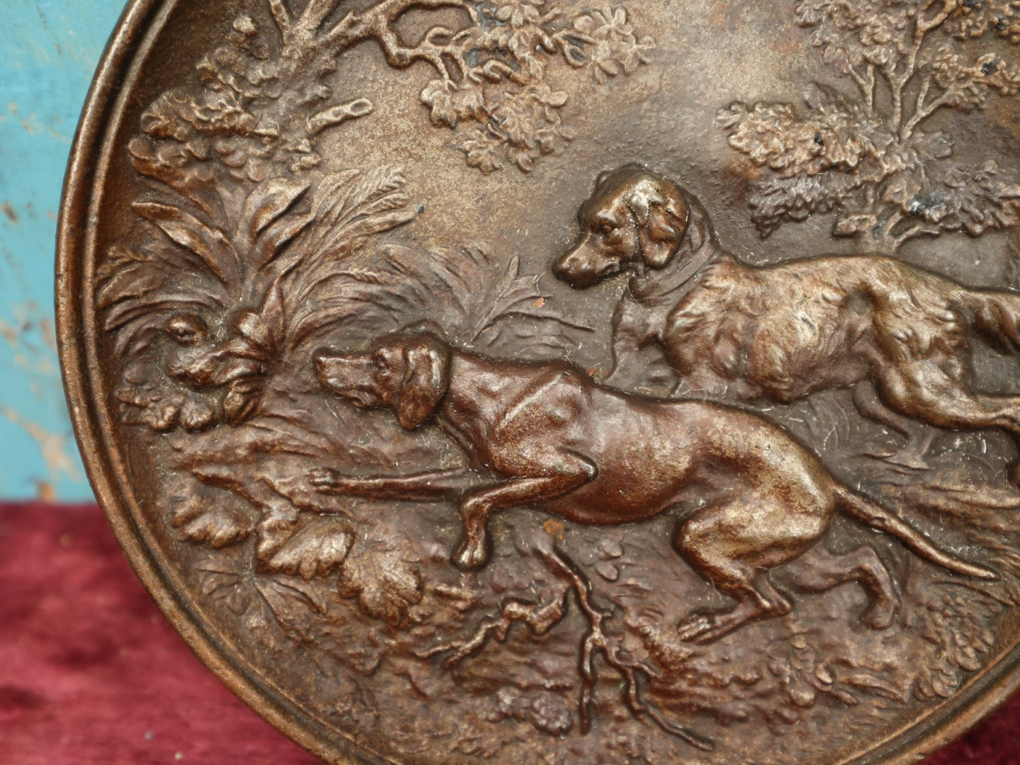 Lot 043 - Antique Cast Metal Plaque Of Hunting Dogs In Woods, No Hanger