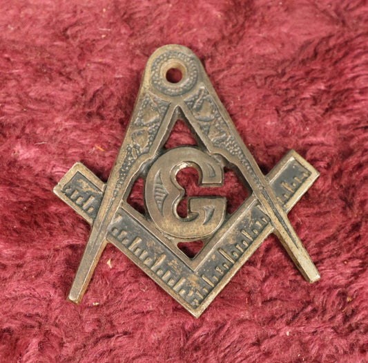 Lot 107 - Vintage Cast Metal Masonic Free Masons Emblem, Compass And Square With G