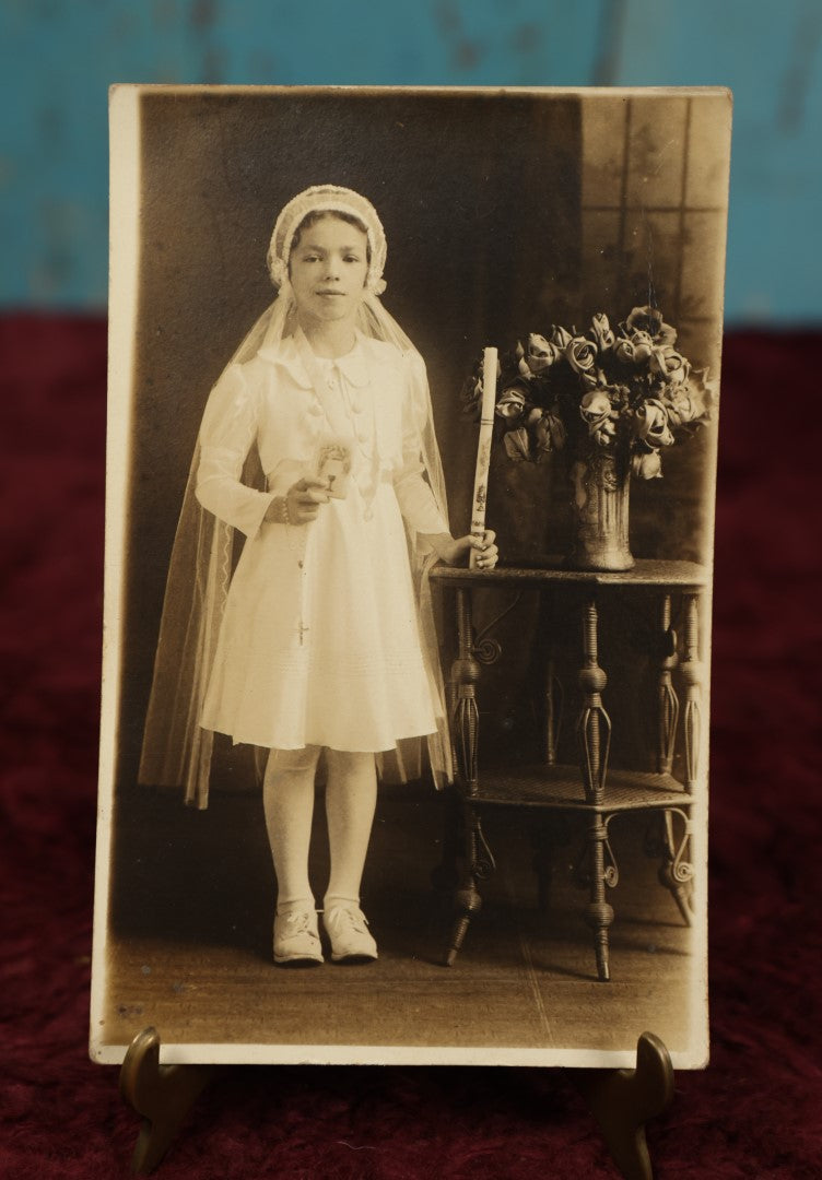 Lot 151 - Single Postcard - RPPC Real Photo Postcard Of Girl On First Communion