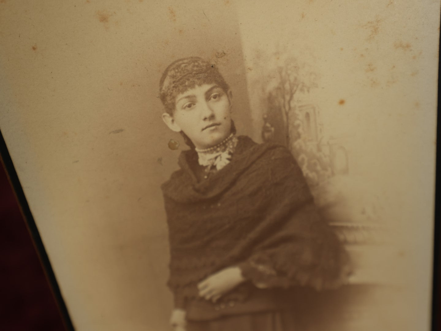 Lot 156 - Single Large Size "Boudoir" Cabinet Card Of Pretty Young Woman Wearing Shawl