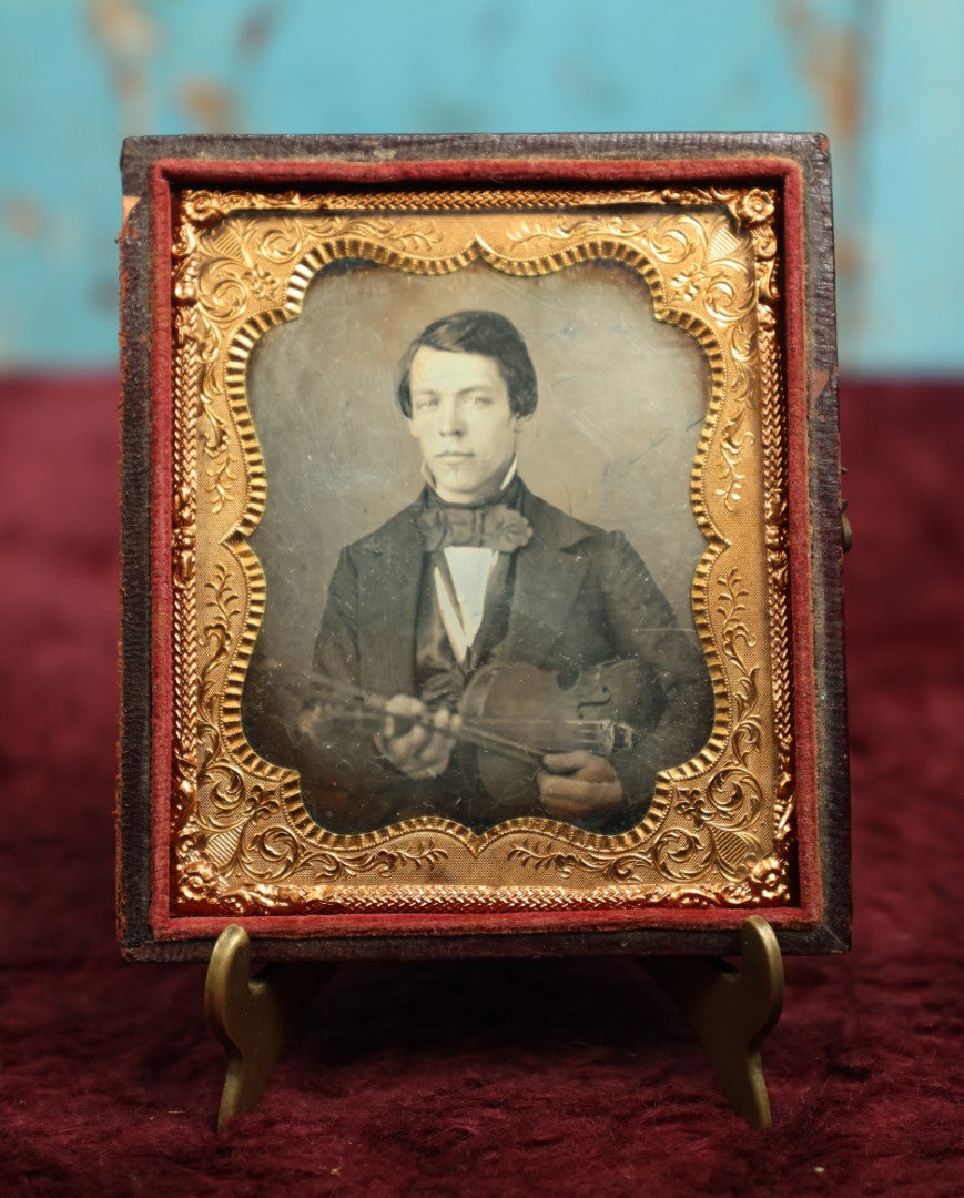 Lot 002 - Antique 1/6th Plate Daguerreotype Photograph Of A Young Musician Violinist With Violin And Bow