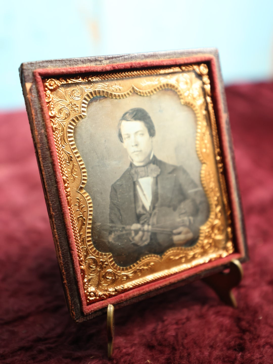 Lot 002 - Antique 1/6th Plate Daguerreotype Photograph Of A Young Musician Violinist With Violin And Bow