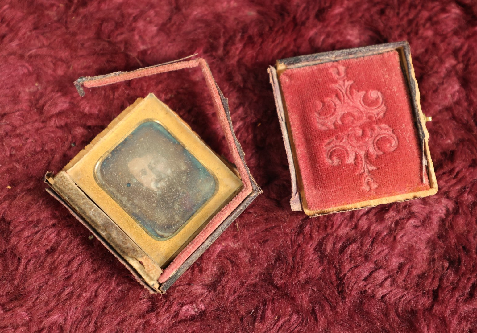 Lot 074 - Antique 1/6th Plate Daguerreotype Photograph Of Man With Mustache, Beard, Note Case Is In Pieces, Photo Not Sealed