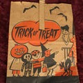 Lot 075 - Vintage Paper Trick Or Treat Halloween Candy Bag With Kids In Costume, Scared Black Cat, Bats, Mom, A Union Bag, Patent Number 2,603,409