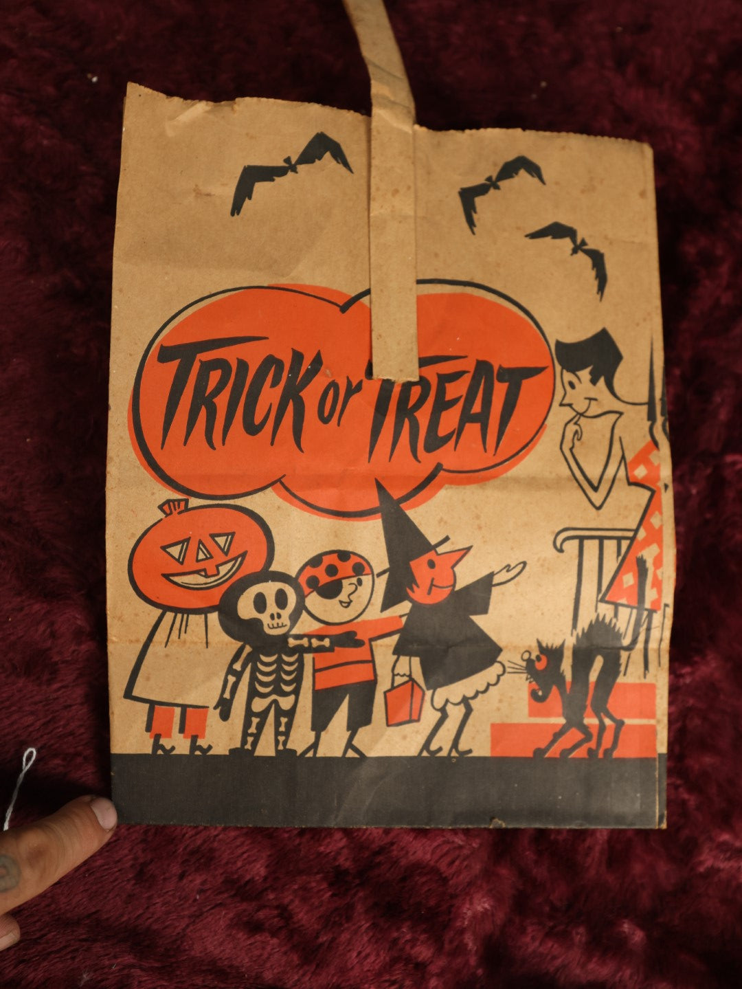 Lot 075 - Vintage Paper Trick Or Treat Halloween Candy Bag With Kids In Costume, Scared Black Cat, Bats, Mom, A Union Bag, Patent Number 2,603,409