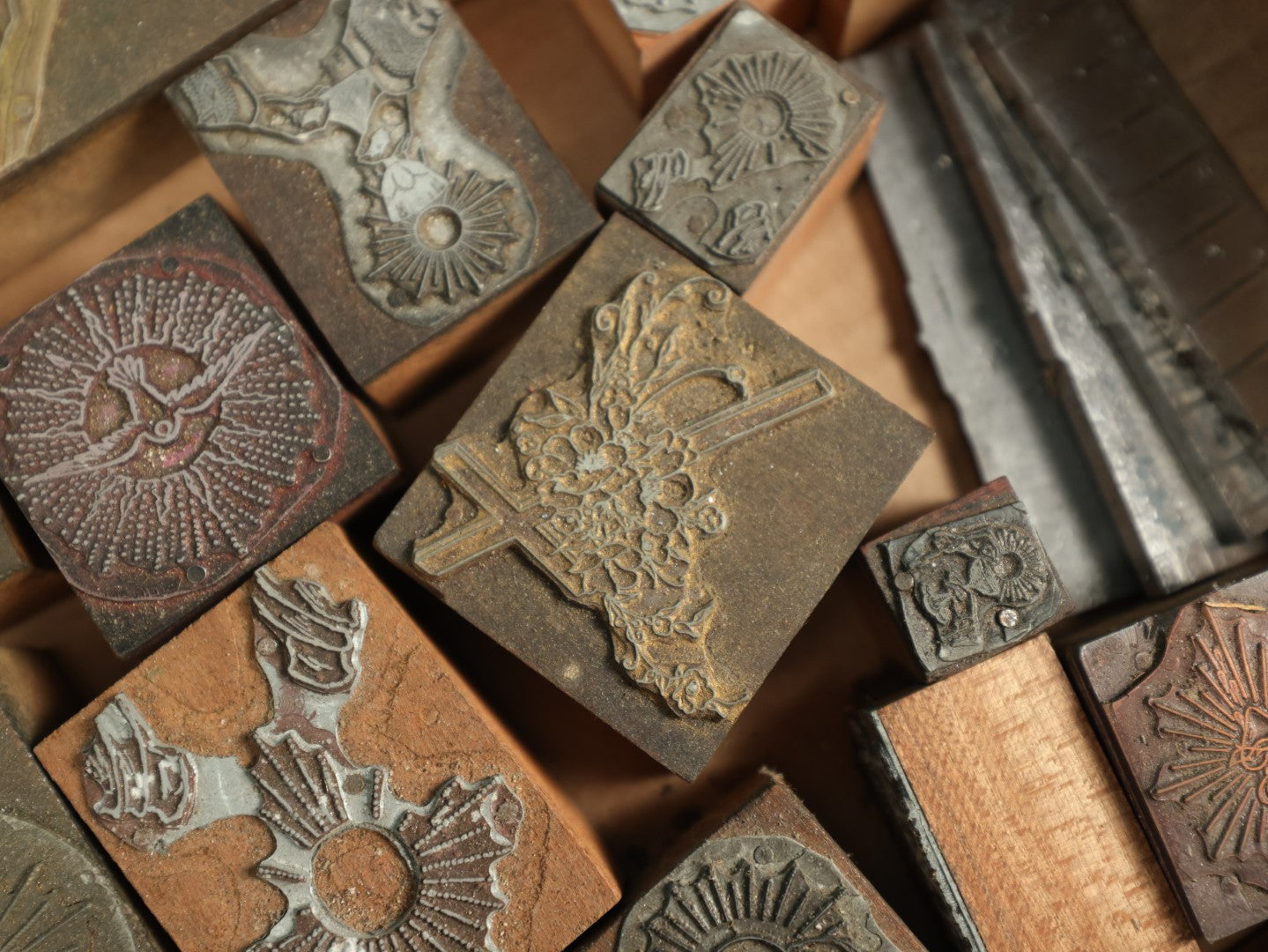 Lot 093 - Grouping Of Antique Religious Printing Blocks Letter Press Stamps, Mostly Featuring Scenes Of The Christian Eucharist, Church Printing Blocks, Approximately 25 Pieces