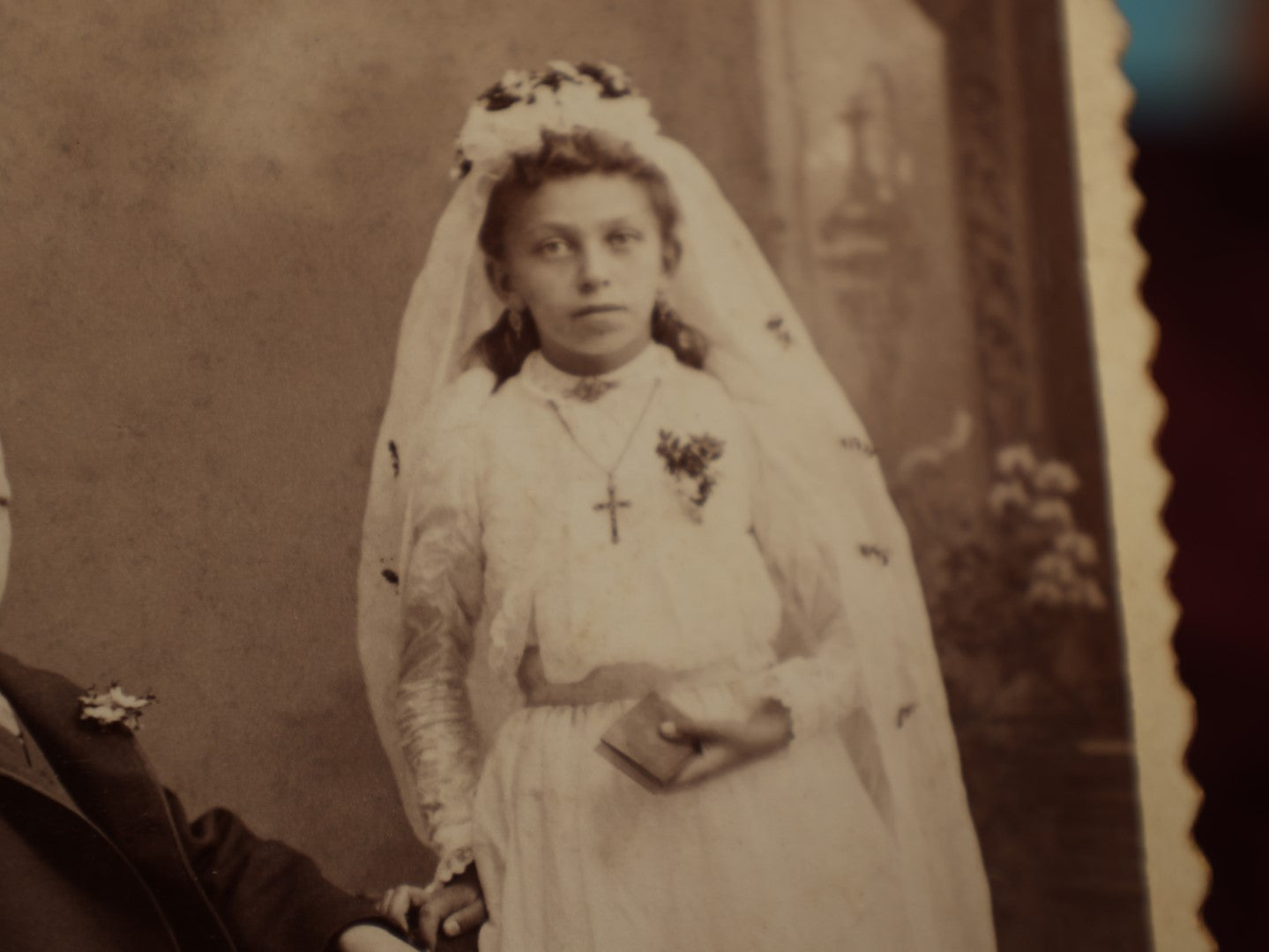 Lot 137 - Single Cabinet Card Photo Of Boy And Girl On Their First Communion Day, Holding Bible, Girl In White With Veil, Parsons Photographer, Adams, Massachusetts