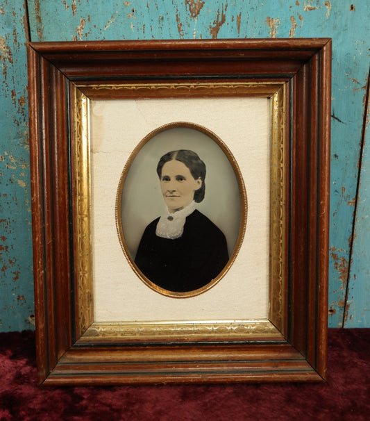 Lot 055 - Antique Hand Painted Over Full Plate Tintype Of Attractive Woman, "The Pennellograph" Copyright 1875, Painted Only By .H. Newell, Philadelphia, Pennsylvania, Paper Label On Back, Glass Has Been Replaced