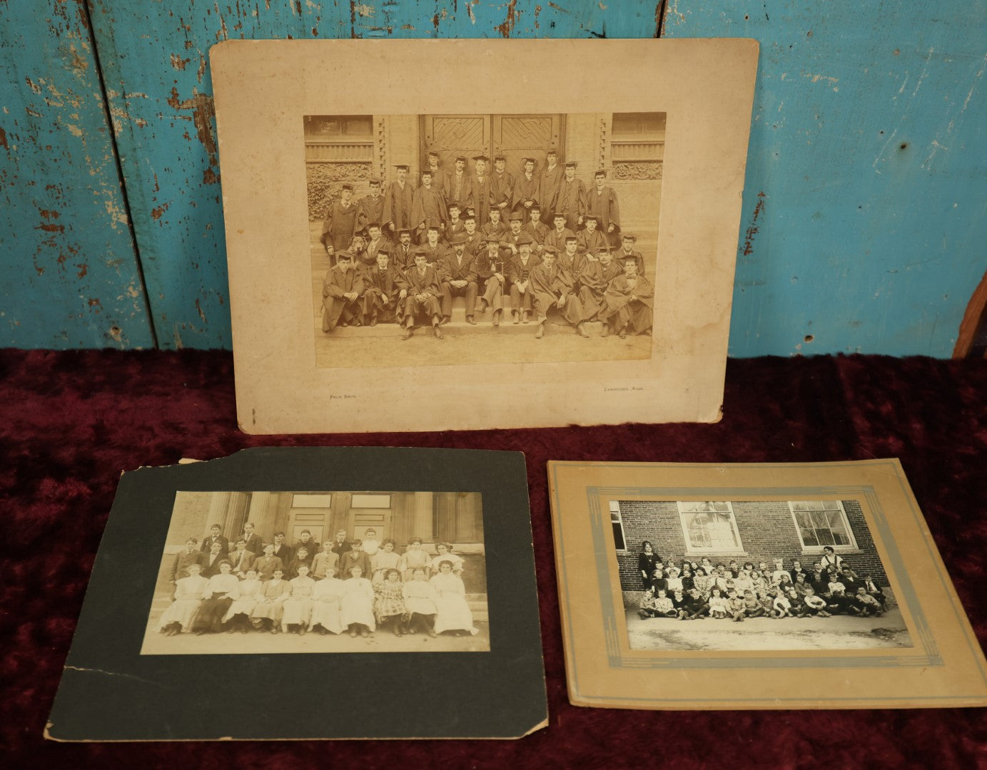 Lot 095 - Grouping Of Three Boarded Photos Of School Classes, Including College Graduates, And Youngsters