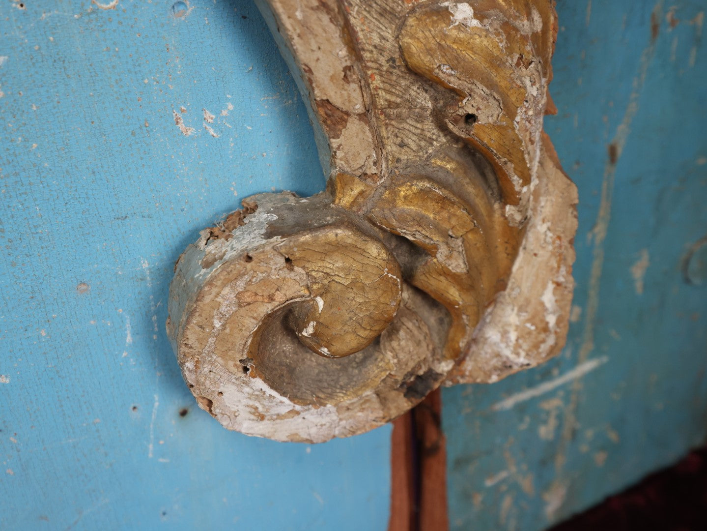 Lot 001 - Antique Late Baroque / Early Rococo Gilded Pediment Architectural Salvage With Cherub Motif, Note Heavy Chipping And Wear In Paint And Wood