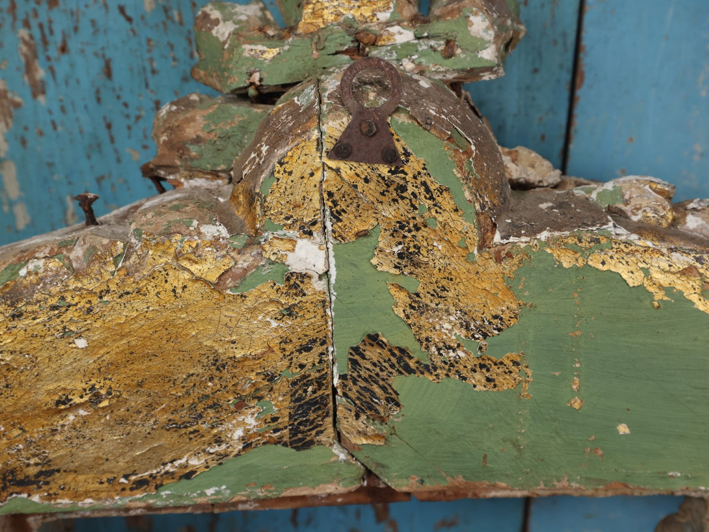 Lot 001 - Antique Late Baroque / Early Rococo Gilded Pediment Architectural Salvage With Cherub Motif, Note Heavy Chipping And Wear In Paint And Wood