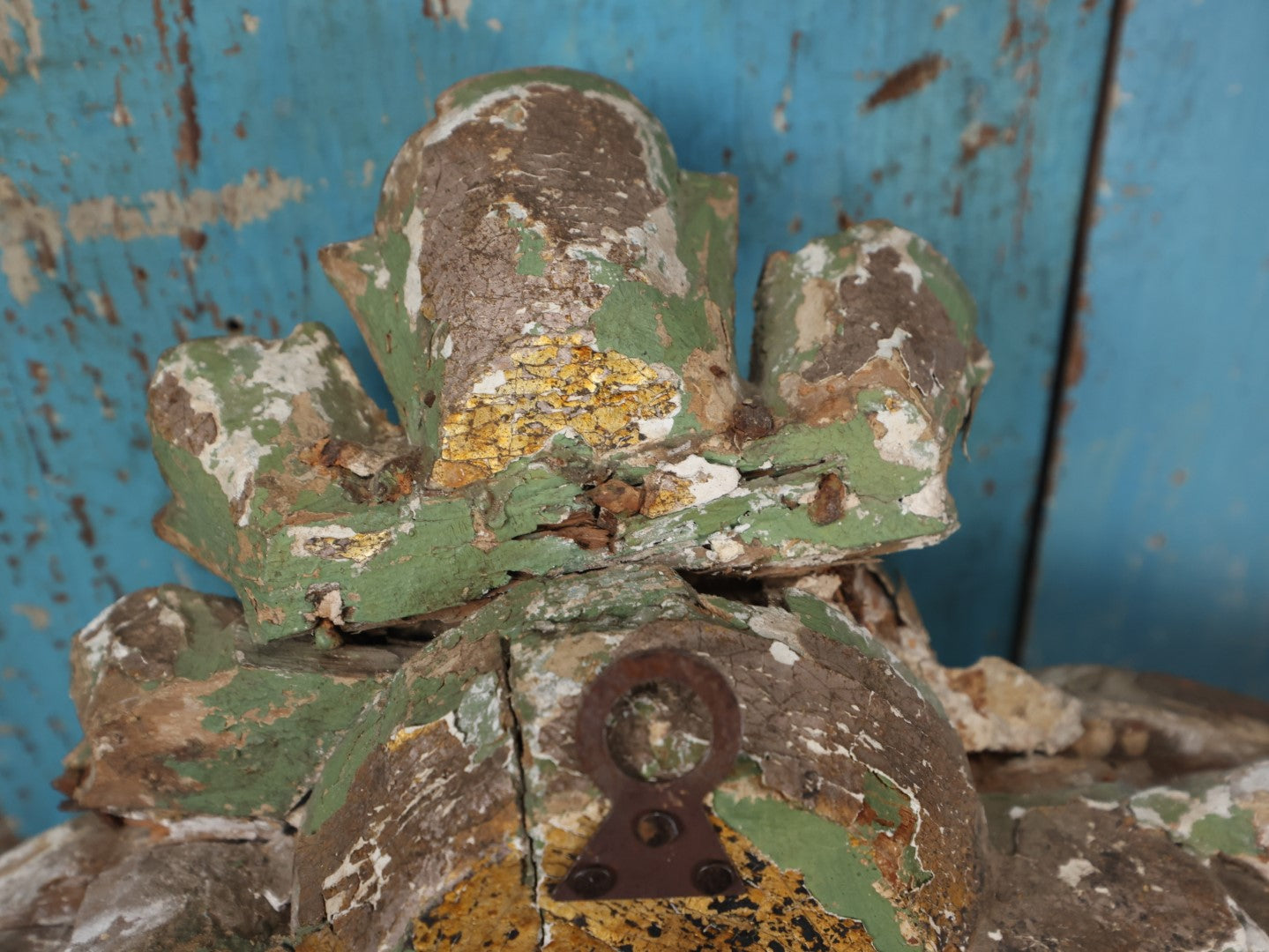 Lot 001 - Antique Late Baroque / Early Rococo Gilded Pediment Architectural Salvage With Cherub Motif, Note Heavy Chipping And Wear In Paint And Wood